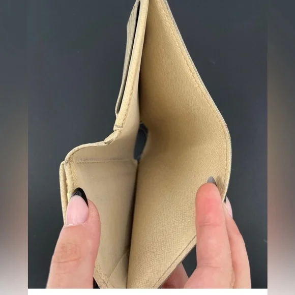 ✨Authentic Louis Vuitton White Damier Leather Wallet - Picture 10 of 11